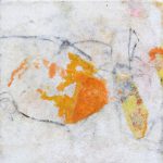 Abstrakte Collage aus Chinapapier in Gelb- und Orangetönen mit Zeichnung im Miniaturformat