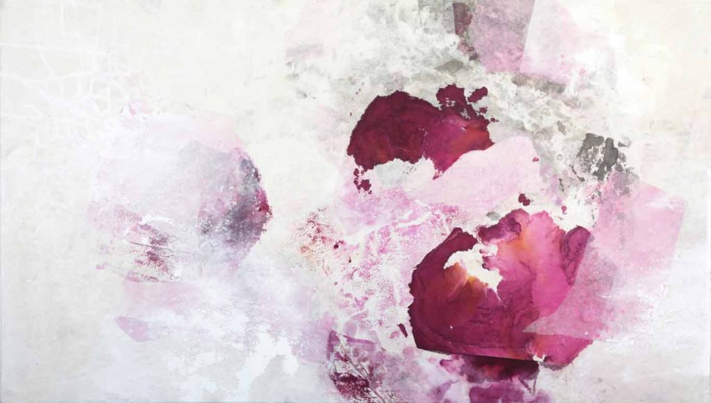 Abstrakte Collage aus in rosa und pink gefärbten Chinapapieren im großen Format