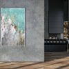 abstrakte Gemälde hell und türkis für graue Wand und Betonwand