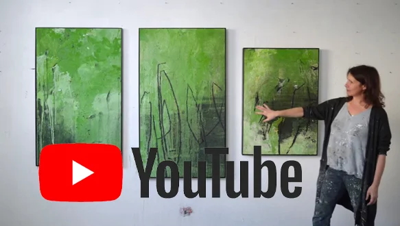 Künstlerin Katja Gramann im Erklärvideo über die Entstehung ihrer texturreichen Mixed-Media-Bilderserie Der Hoffnungsträger.