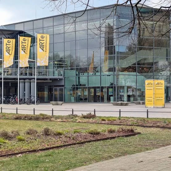 Katja Gramann stellt im September 2026 auf der Arte Kunstmesse in Wiesbaden ihre Kunstwerke aus.