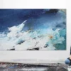 Künstlerin Katja Gramann im Atelier neben ihrem Gemälde Thalassa, 130x230cm Mixed-Media auf Leinwand