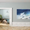 Wandinszenierung des Gemäldes "Thalassa" von Katja Gramann in einem Altbau-Flur mit hellblauer Wandfarbe, Blick durch Schiebetür ins Wohnzimmer
