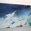 Gemälde "Thalassa" von Katja Gramann an der Wand hängend, Seitenperspektive von links, Oberflächenstruktur und Farbverlauf sichtbar