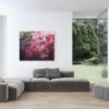 Abstraktes Acrylgemälde „Füreinander 1" von Katja Gramann über einem modernen grauen Sofa im Wohnzimmer