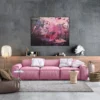„Füreinander Nr. 4" – abstraktes Bild kaufen fürs Wohnzimmer Abstraktes Acrylgemälde „Füreinander Nr. 4" in Pink- und Beerentönen über rosafarbenem Sofa an grauer Betonwand