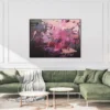 „Füreinander Nr. 4" im Wohnzimmer – abstrakte Acrylgemälde für Wohnzimmer kaufen Abstraktes Acrylbild „Füreinander Nr. 4" an heller Altbauwand über grünem Samtsofa im Wohnzimmer
