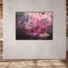 „Füreinander Nr. 4" im Industrieloft – abstrakte Kunst online kaufen Großformatiges Acrylgemälde „Füreinander Nr. 4" an hellgrauer Betonwand in einem Industrieloft mit Ziegelwänden