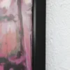 „Füreinander Nr. 4" – Detail des schwarzen Bilderrahmens Nahaufnahme der Rahmenkante des schwarzen Holzrahmens am Acrylgemälde „Füreinander Nr. 4"