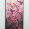 fuereinander-5-150x80x3cm-abstraktes-acrylbild-auf-leinwand-in-beerentoenen-im-extremen-hochkantformat-2026-seitlich-links Seitliche Ansicht des Originalgemäldes "Füreinander Nr. 5" mit sichtbarer Leinwandstruktur und Farbverlauf in warmen Tönen