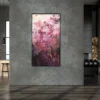 fuereinander-5-150x80x3cm-abstraktes-acrylbild-in-beerentoenen-auf-betonwand-im-wohnbereich-2026-katja-gramann Großformatiges Acrylbild "Füreinander Nr. 5" an dunkler Betonwand in einem Loft-Wohnzimmer mit Bartresen und Kamin