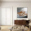 Gemälde „Neubeginn Nr. 4" über Holzsideboard in stilvollem Altbau-Wohnzimmer mit Stuckdecke