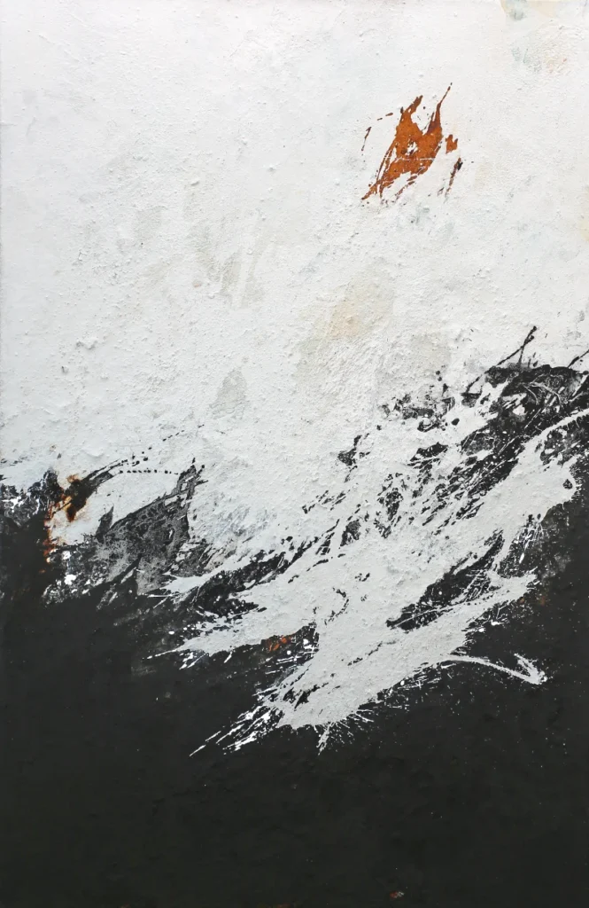 Abstraktes Gemälde „Neubeginn Nr. 5" von Katja Gramann in Schwarz-Weiß mit Rostakzenten, informelle Mischtechnik auf Leinwand, 200 x 130 x 3 cm, schwarz gerahmt